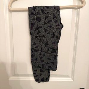 Lululemon Fast and Free Leggings - Rare Black & White Pattern, Size 4